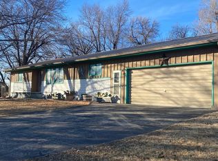914 N Burmac Rd, Burrton, KS 67020