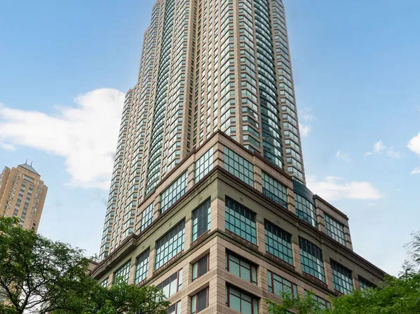 100 E Huron St APT 3504, Chicago, IL 60611