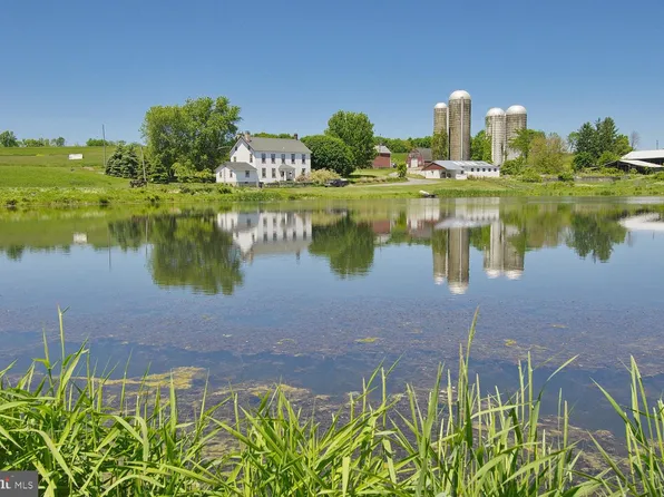 1231 S Delaware Dr, Mount Bethel, PA 18343