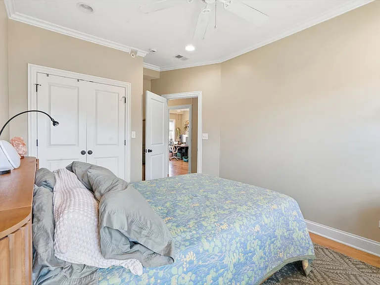 Hinman Court Condos — Photo 44