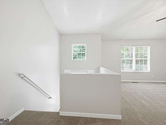 4th image of 4015 Chapman Dr
