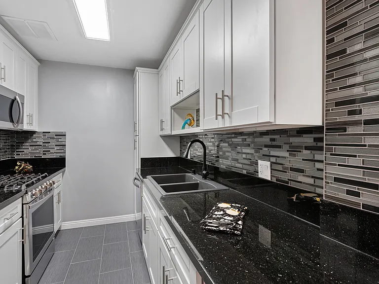 103 N Hayworth Ave #4 — Photo 7