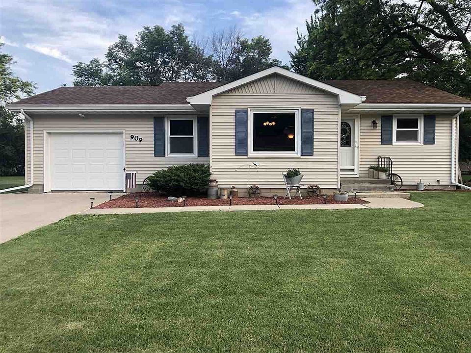 1st image of 909 Greenfield Ave