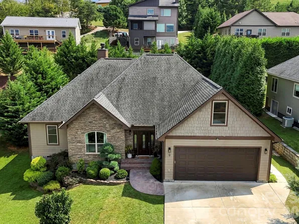 9 Pondberry Ct, Asheville, NC 28806