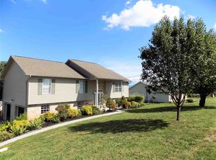 556 Keene Cir, Dandridge, TN 37725