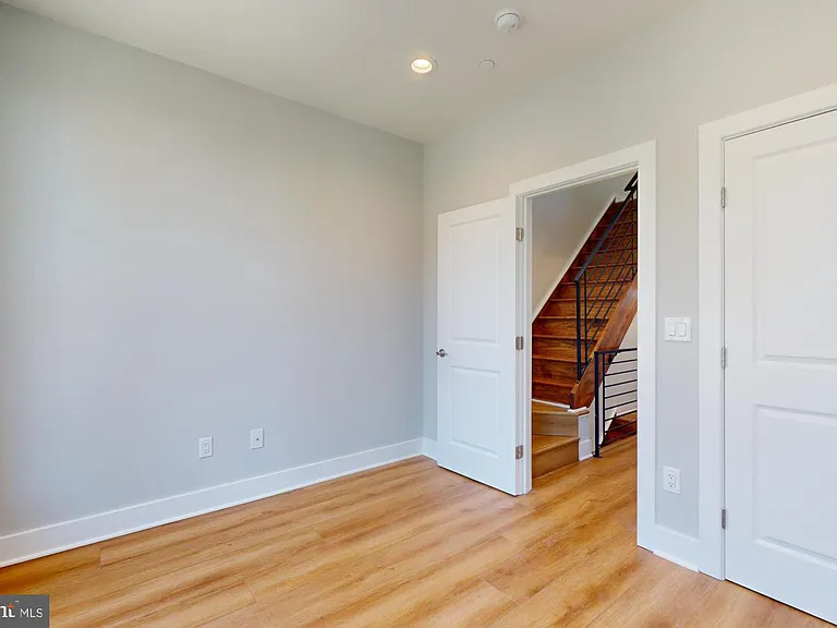 511 N Paxon St — Photo 13