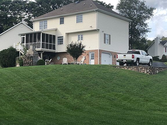 2nd image of 3844 Belmont Ct