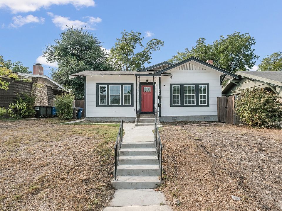 1st image of 906 W Summit Ave