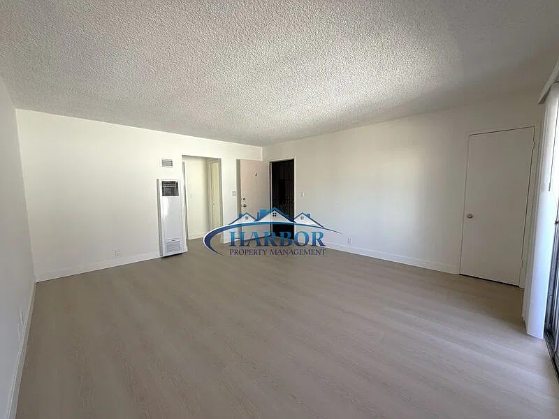 2 bed, 1.0 bath, $2,295 — Photo 3