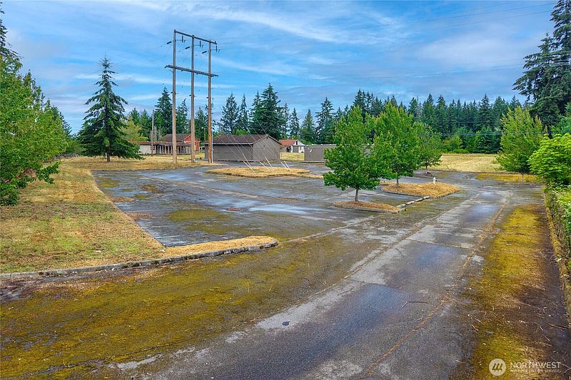 4th image of 18707 Rhodes Lake Road E