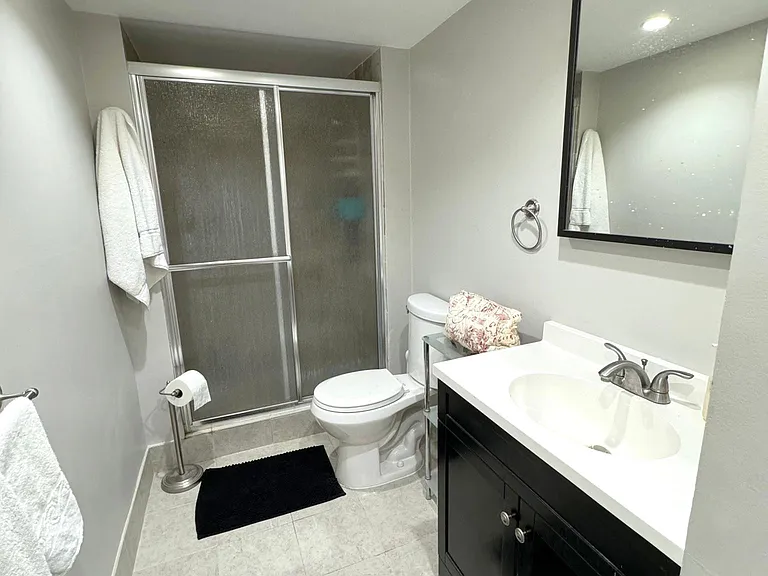 Master bathroom en-suite