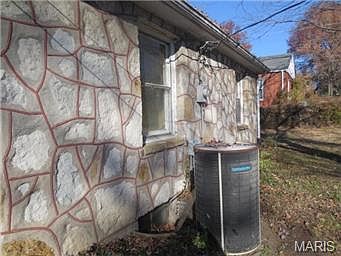 2nd image of 1952 Driftway Dr