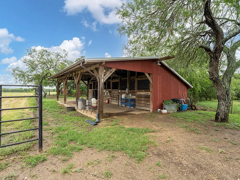 6546 FM 1854 — Photo 10