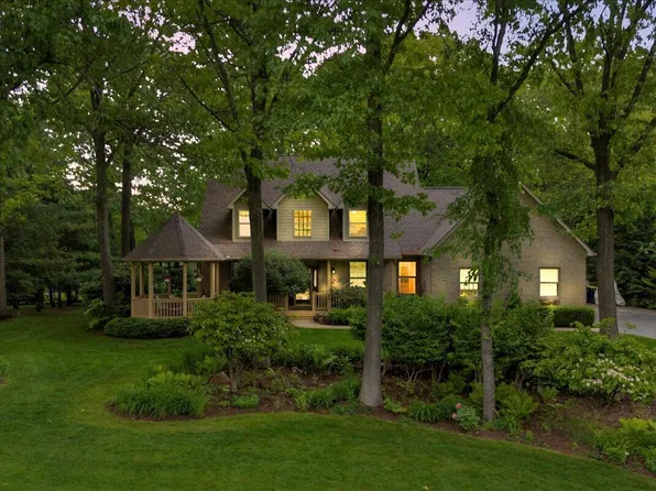 2082 Blackberry Ln, Howell, MI 48855