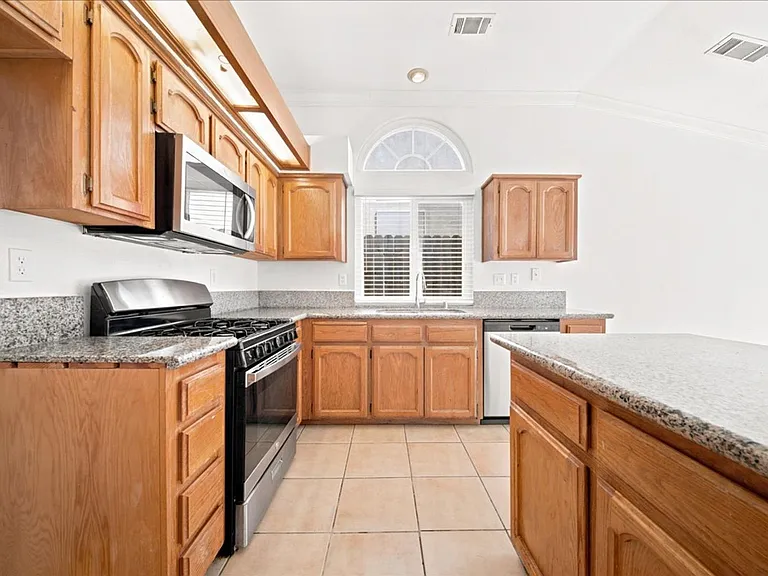 8408 Silver Run Way — Photo 13
