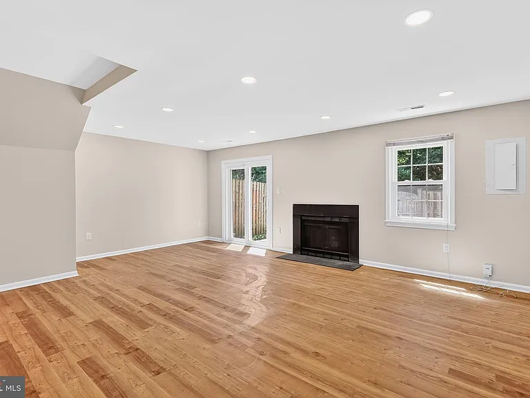 7306 Eggar Woods Ln — Photo 27