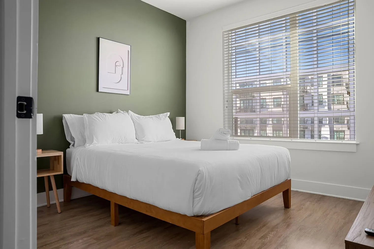 1 bed, 1.0 bath, 753 sqft, $4,419 — Photo 3