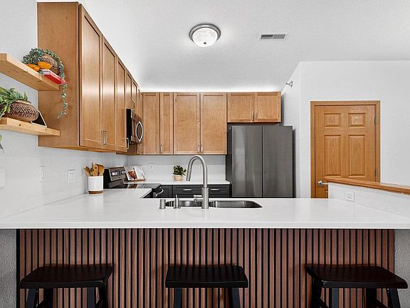 2nd image of 5304 CONGRESS Avenue #2