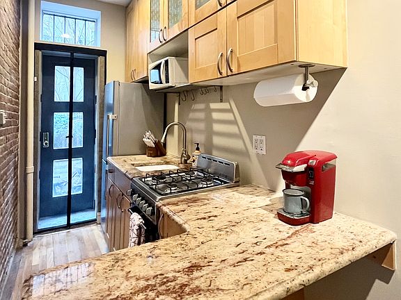 3rd image of 320 E 90th St APT 1C