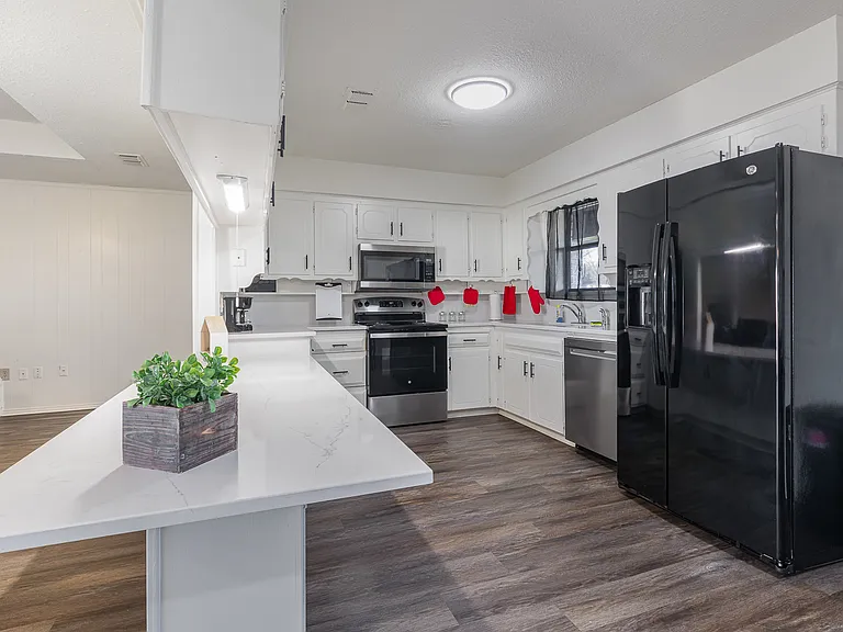 501 Field St — Photo 11