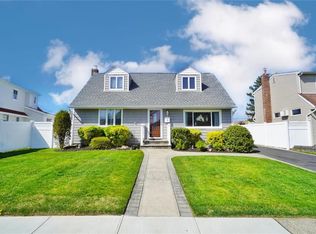 19 Derby Rd, Hicksville, NY 11801