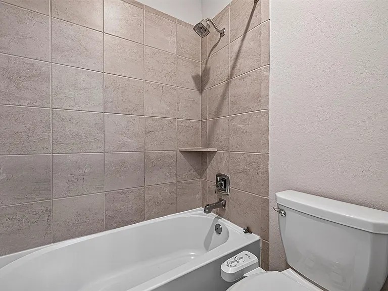 24419 Avanti Dr — Photo 33