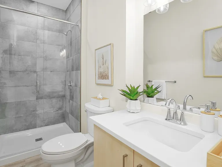 301 Westmount Rd W — Photo 8