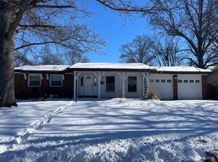 2520 Palm Dr, Florissant, MO 63031