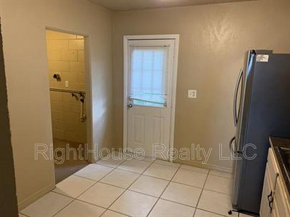 3rd image of 1220 Morin St #B