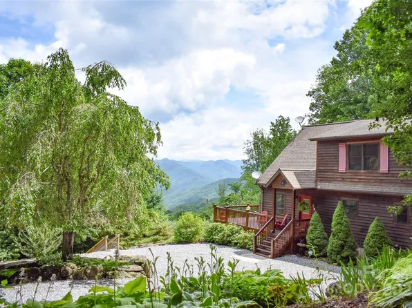 44 Black Bear Ln, Whittier, NC 28789