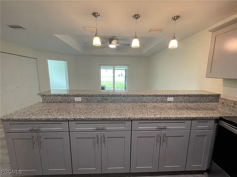 1114 Circle Dr — Photo 6