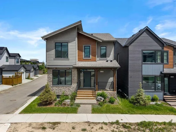 212 S Treeline Ave SW, Calgary, AB T2Y 0W5