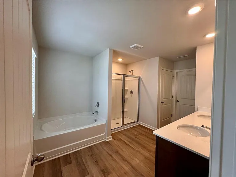 24 Berryville Dr — Photo 10