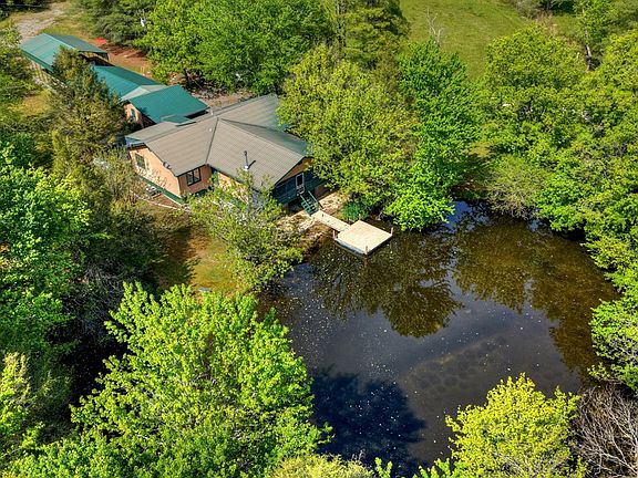 3rd image of 111 Candlewood Ln