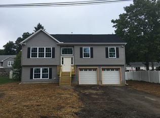 205 Oak Rd W, Mahopac, NY 10541