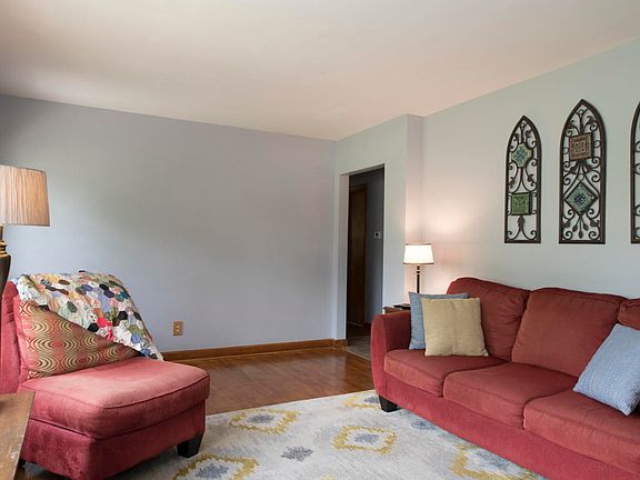 4th image of 414 Marengo Dr