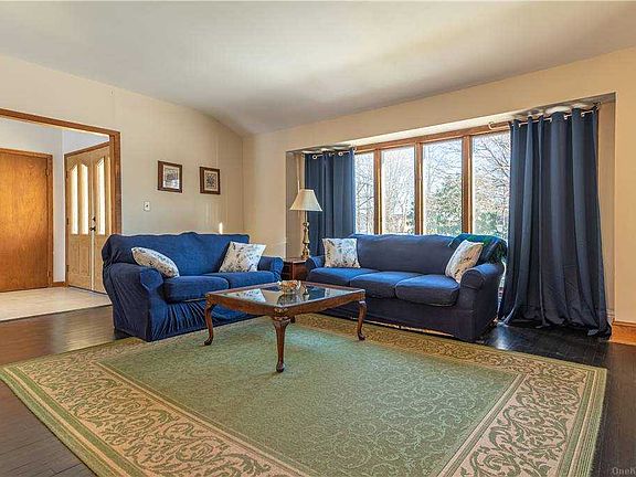 4th image of 4 Brunswick Dr