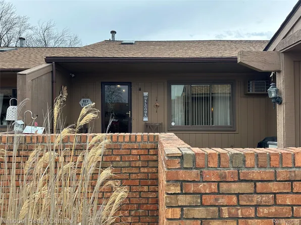 25447 Concord Ln Unit 3, South Lyon, MI 48178