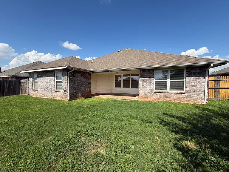 411 S Pointe Ln — Photo 19