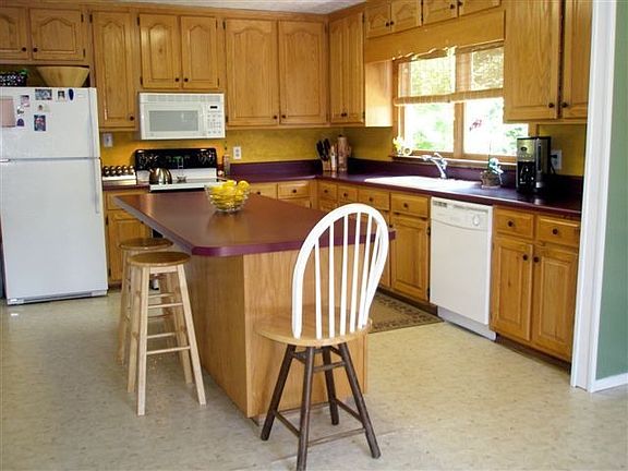 Kitchen with island