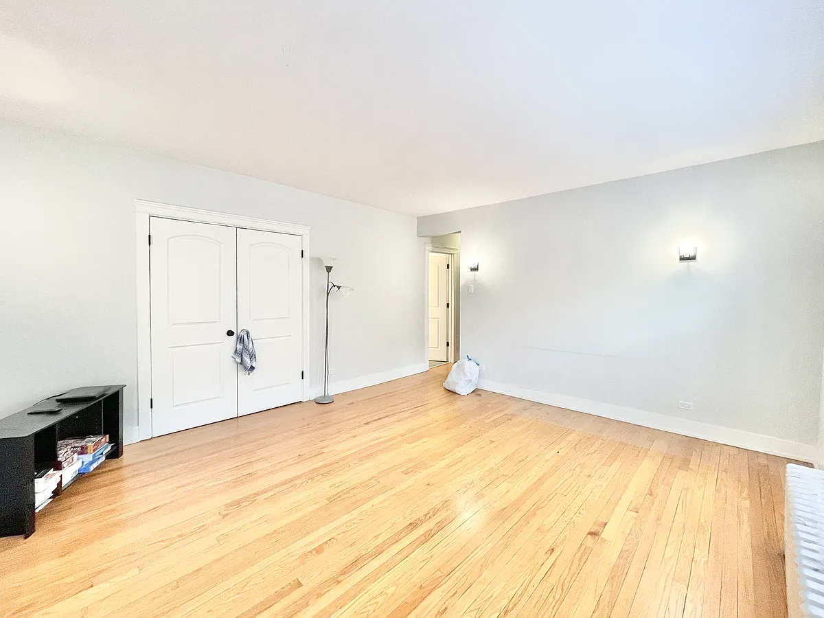 Building Photo - 2803 W Lunt Ave #G3