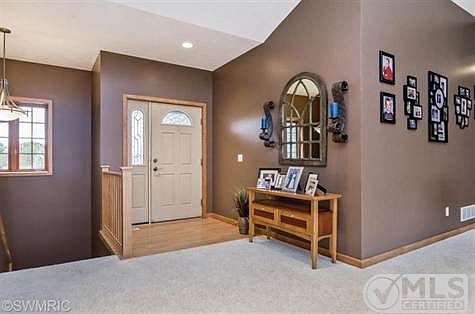 3rd image of 2075 Canterbury Ln