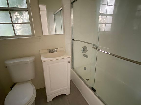 5th image of 842 N Formosa Ave #0