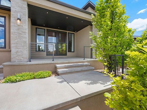 4th image of 5638 Venezia Way