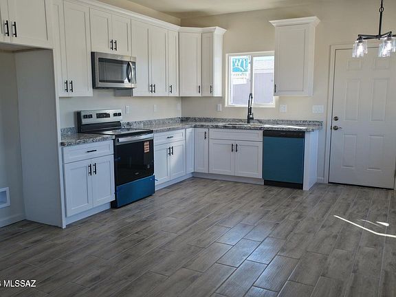 4th image of 3300 S San Joaquin Rd