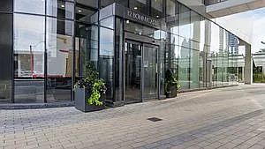 12 Bonnycastle (Monde Condos) — Photo 3