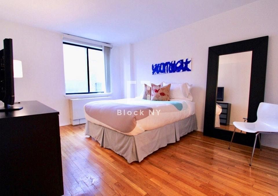 2nd image of 437 W 43rd St APT 2