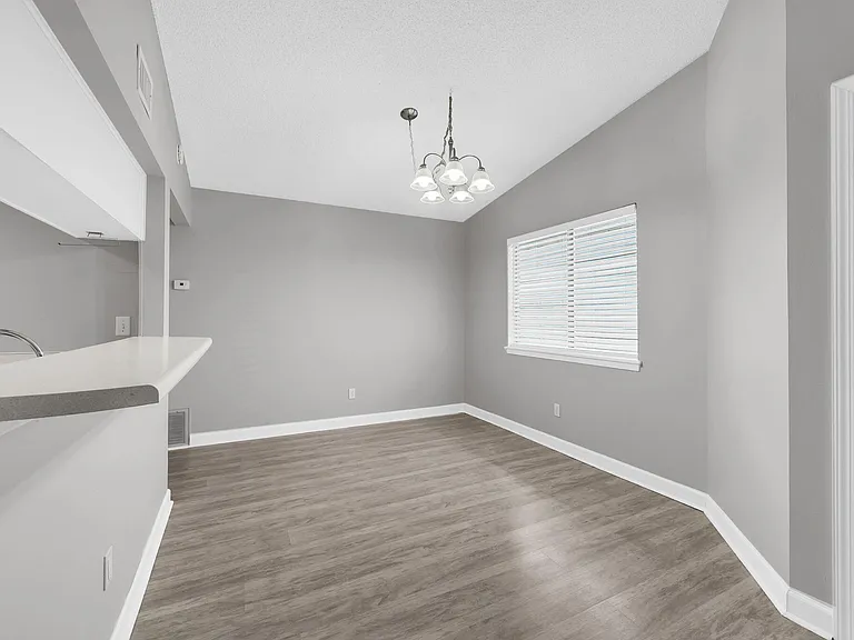 3930 Balsam Dr — Photo 7