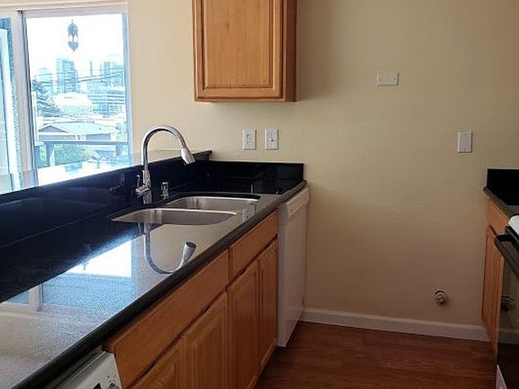 3rd image of 1001 Taylor Ave N #302