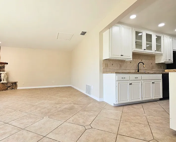5424 Lodi St — Photo 13